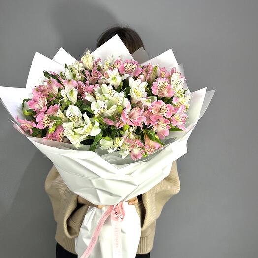 Букет нежной альстромерии