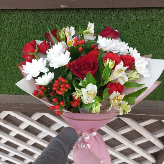 Букет с красными розами