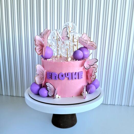 Pastel para niña con mariposas de 1kg con piruletas