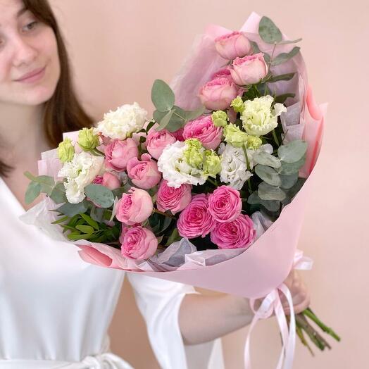 Розовые кустовые розы