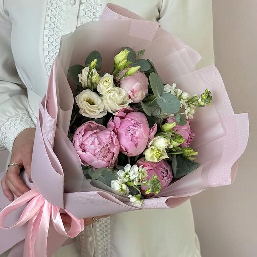 Авторский Букет с Пионами, Лизиантусом и Маттиолой (40)
