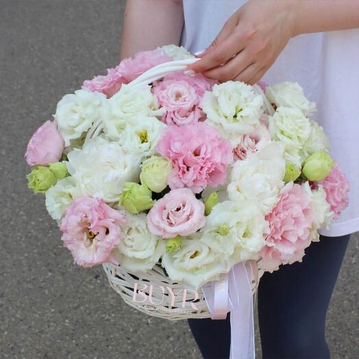 Корзинка с эустомой💕