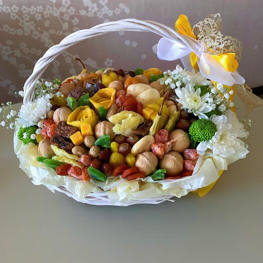 Подарочная корзина из Орехов и сухофруктов L «Яркий луч» на День рождения, юбилей маме, начальнику, жене