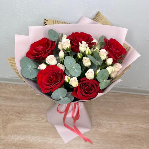 Букет с красными розами