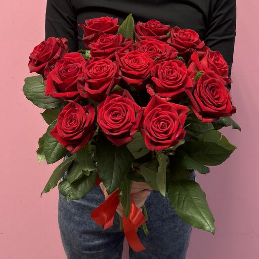 15 red VIP roses
