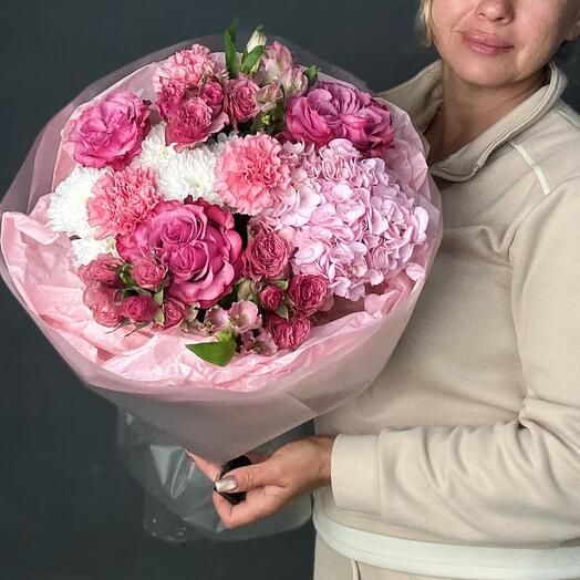 Розы , гортензия и хризантема