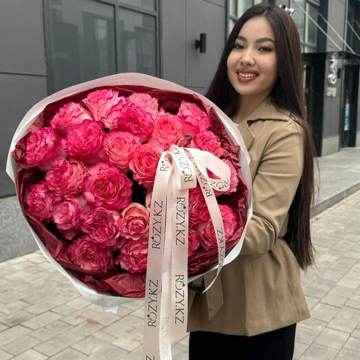 Букет из 25 ароматных пионовидных роз