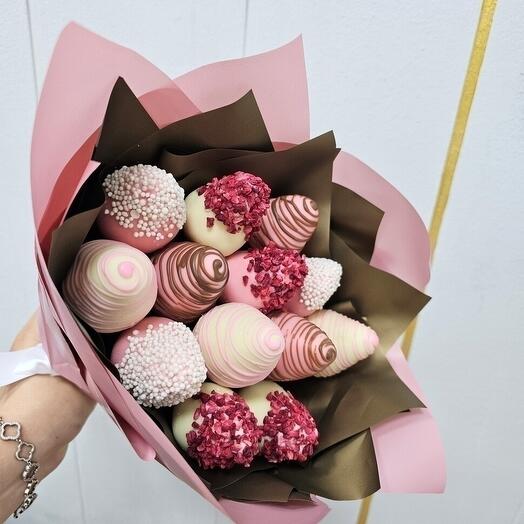 Букет 13 клубник в белом шоколаде арт. 4154