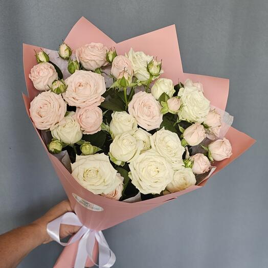 Пионовидные розы Бомбастик - микс белых и розовых