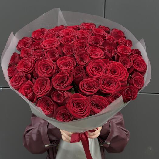 51 роза красная в упаковке