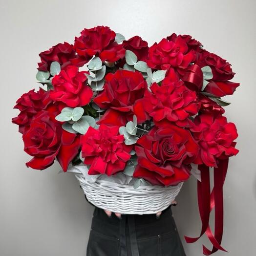 Шикарная корзина с ажурными розами 🌹