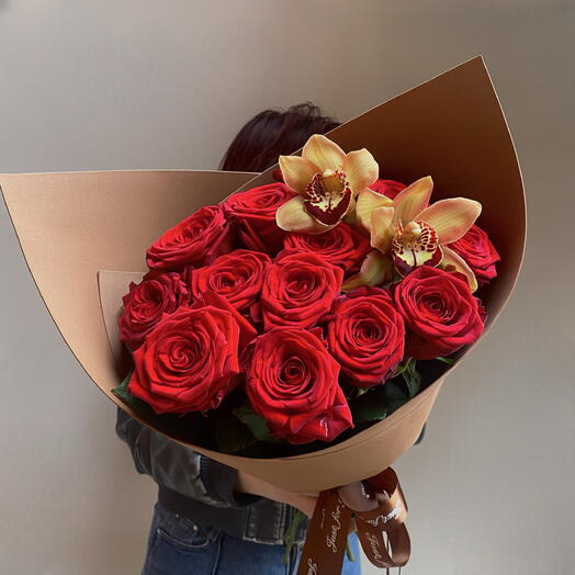 Букет из красных роз и орхидеи «Just for you