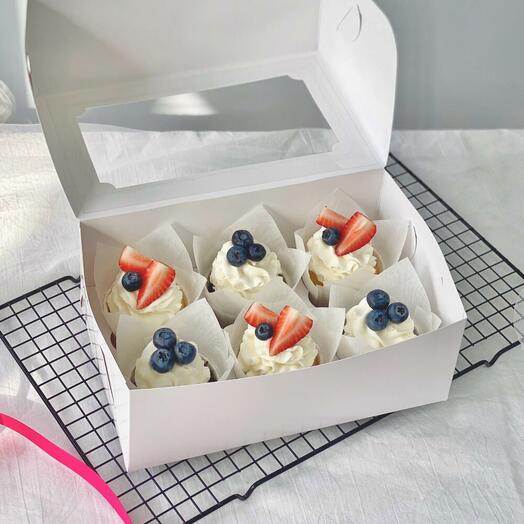 Капкейки со свежими ягодами на день рождения