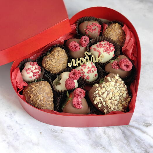 Клубника в шоколаде в подарок любимой девушке, жене, люблю тебя, клубника а шоколаде сердце