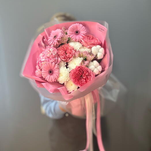 Букет хризантем, роз, гортензии, гермини, каллы, альстромерий и хлопка