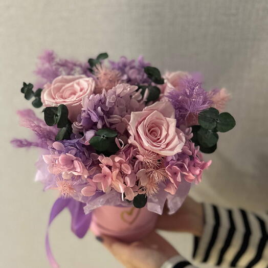 Коробочка со стабилизированными цветами для мамы