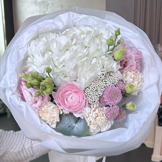 Mixed bouquet with white hydrangea