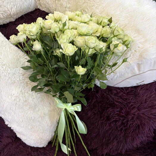 Букет из кустовых роз