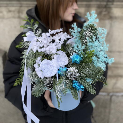 Волшебная новогодняя композиция в голубых тонах