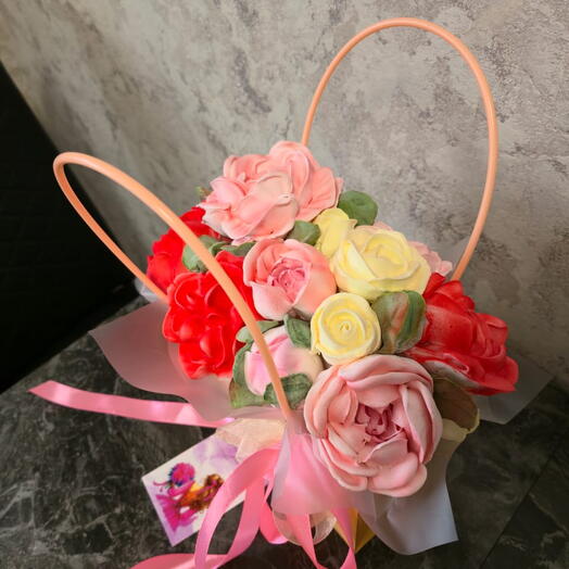 Пионы в корзинке