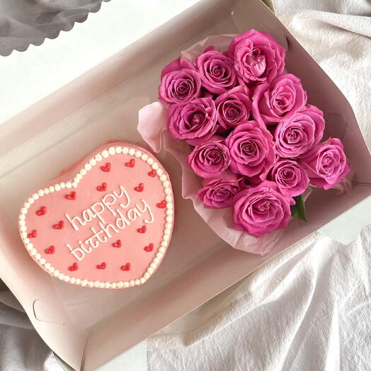 Бенто торт сердечко в наборе с розовыми розами