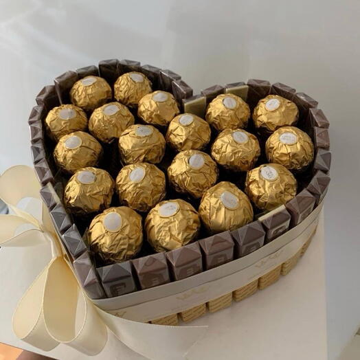 Сердце из конфет размера M(Фереро роше и мерси)