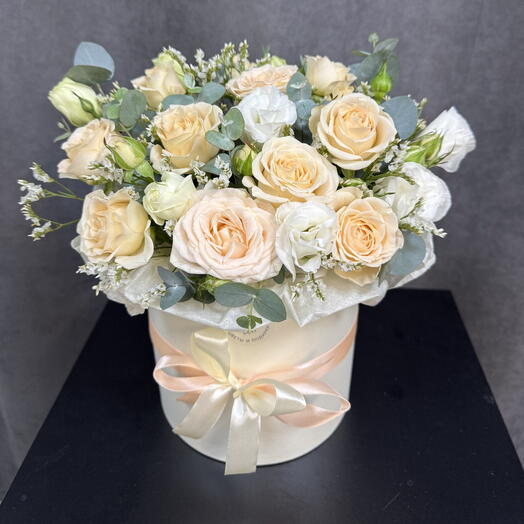 Кустовая роза Софи и эустома в кор