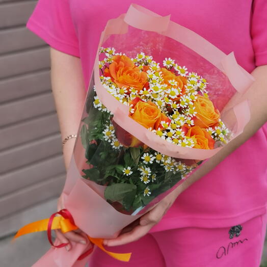Bouquet with roses and Camilla