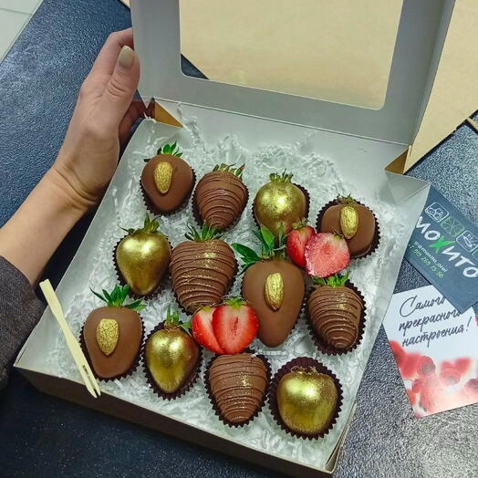 Клубника в шоколаде и сердечки