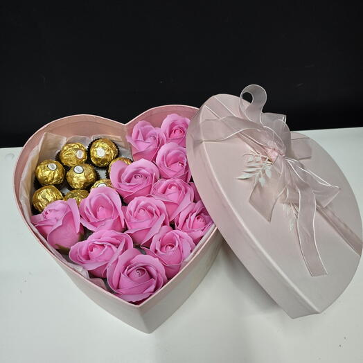 Rosas de jabón en Caja corazón rosa