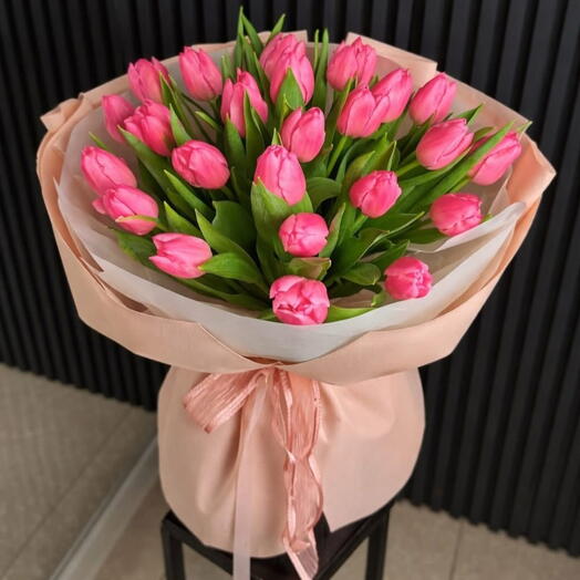 Букет розовых тюльпанов