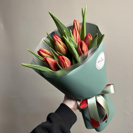 «Скоро весна» букет из красных тюльпанов