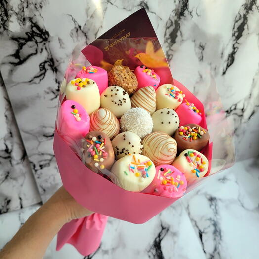 Букет из клубники и маршмелоу в шоколаде " MINI P!NK "