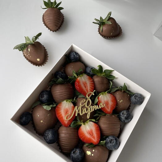 Клубника в шоколаде 9 ягод «8 марта»