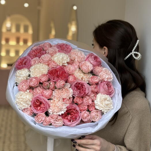Букет от студии «TIFFANY» пионовидные кустовые розы21