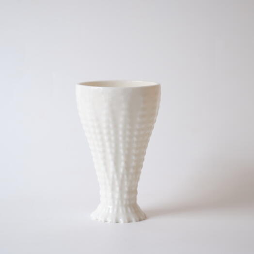 Ребристый фарфоровый бокал
