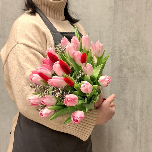 Букет из 21 розовый  тюльпанов в ленте