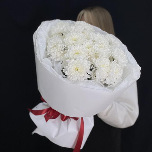7 воздушных белых хризантем