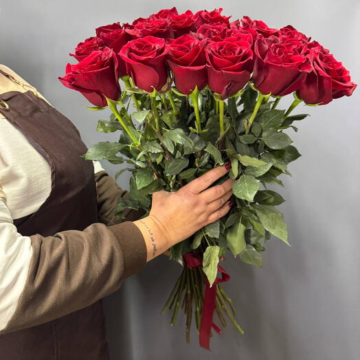Роза бордовая 25 шт под атласную ленту
