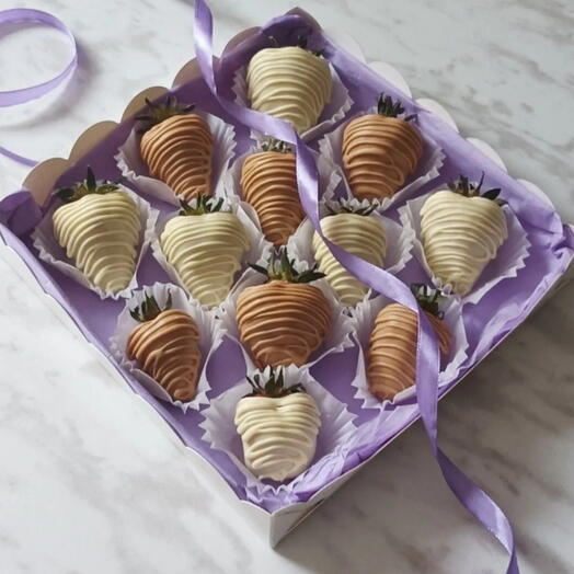 Клубника в шоколаде белый/карамельный