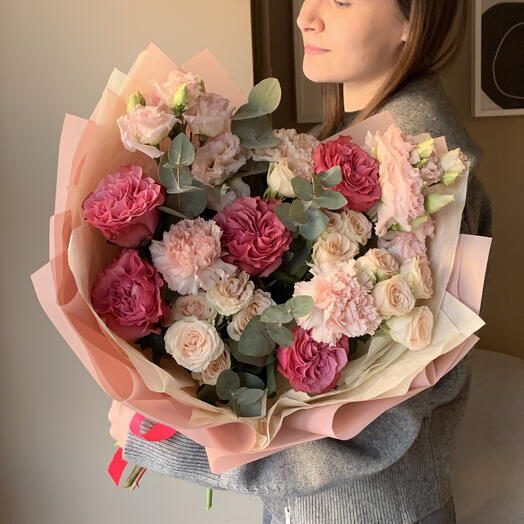 Букет «Малиновый рай» с пионовидными и кустовыми розами🌺