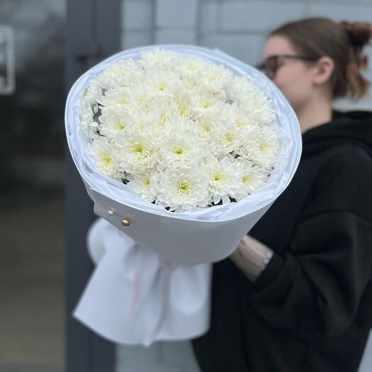 Букет из 7 белоснежных кустовых хризантем