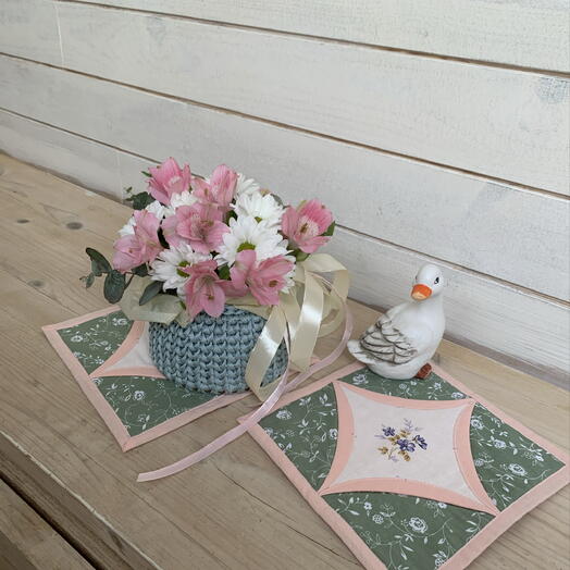 Набор. Цветы, салфетки пэчворк, фигурка гусика. Подарок