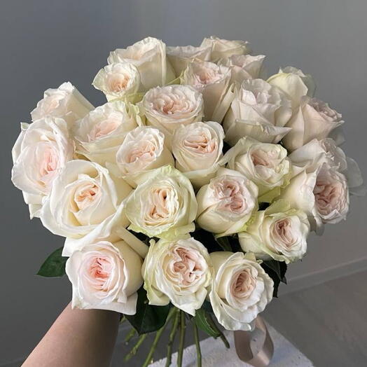 Монобукет из 25 пионовидных роз White O Hara