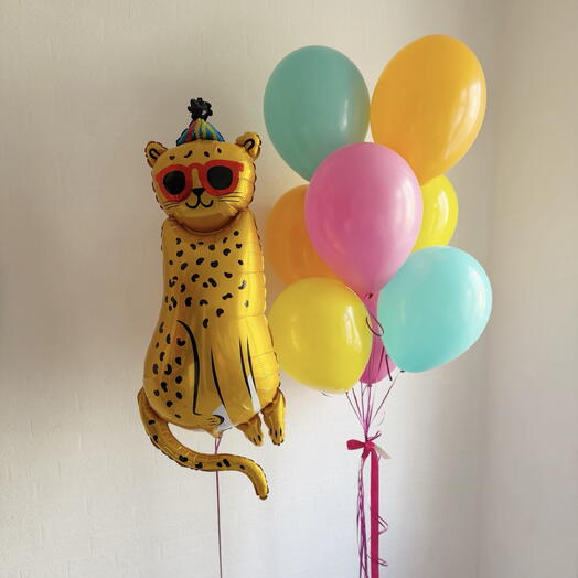 Композиция из фольгированного шара «Леопард в очках и шапочке» и фонтана из ярких шаров
