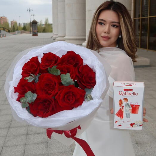 Комбо из 9 французских красных роз и рафаэло