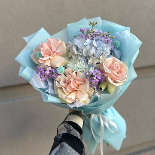 Букет «Нежный дофамин»🌸💙 с гортензии, розами и хризантемой в невероятно контрастном, но нежном сочетании оттенков🎀🧚♂️