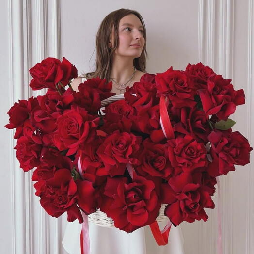 Корзина с французскими розами 51 шт