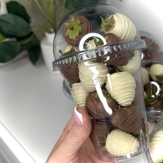 Клубника в шоколаде в стаканчике, 400гр
