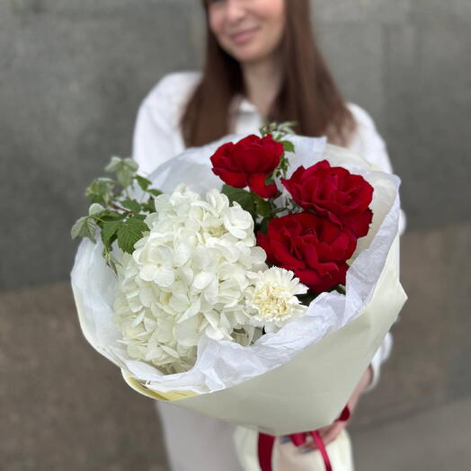 Букет «КЛУБНИЧНОЕ ОБЛАКО» 🍓☁️🤍 из французской розы гортензии малины диантусов